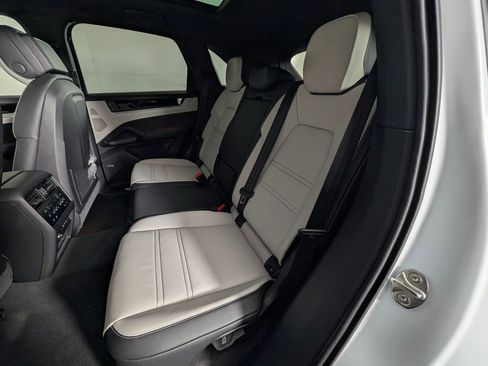 New 2026 Porsche Cayenne image 24