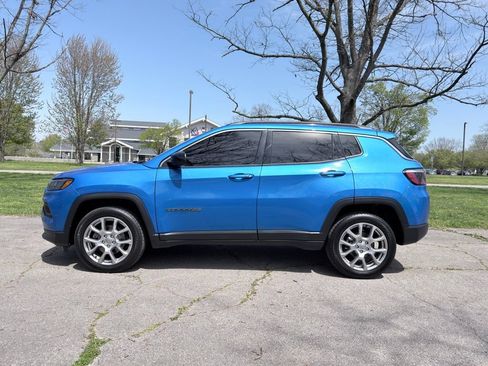 Used 2022 Jeep Compass Latitude AWD/4WD image 36