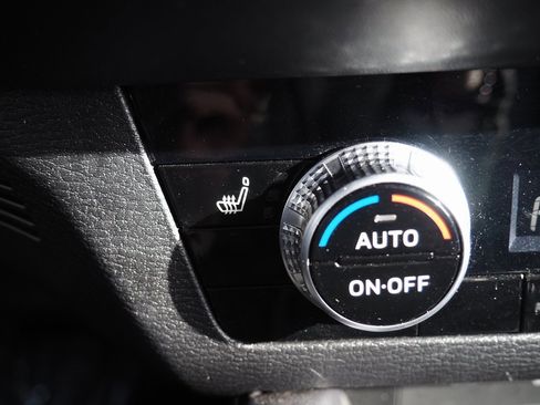 Used 2024 Mitsubishi Outlander 4WD Plug-In Hybrid image 17