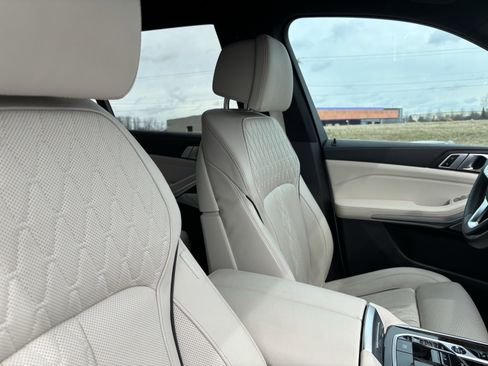 Certified 2024 BMW X7 xDrive40i w/ Executive Package image 34