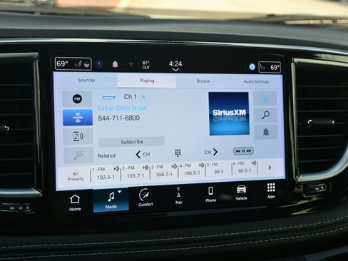 Used 2024 Chrysler Pacifica Limited w/ S Appearance Package FWD image 36