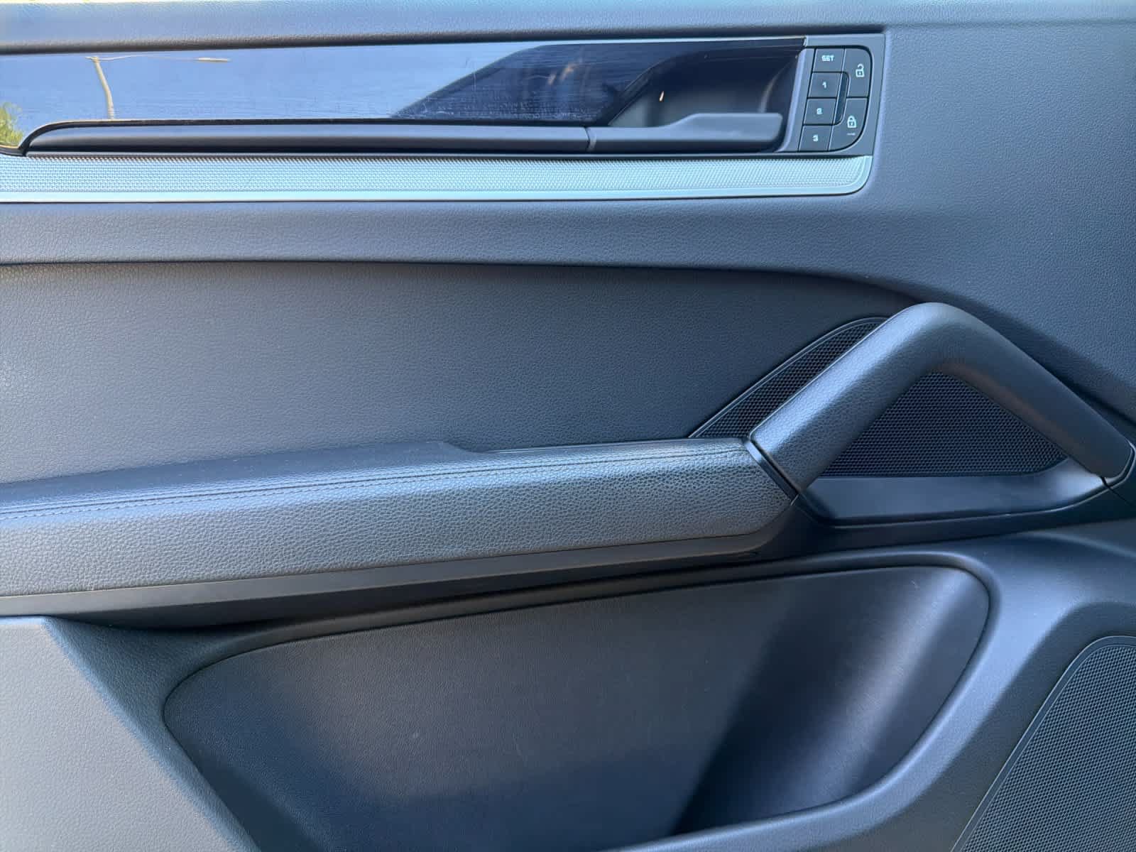 Certified 2024 Porsche Cayenne AWD/4WD image 12