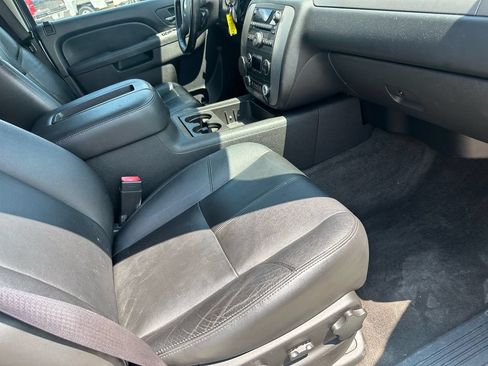 Used 2012 Chevrolet Avalanche LT w/ Suspension Package, Off-Road AWD/4WD image 17
