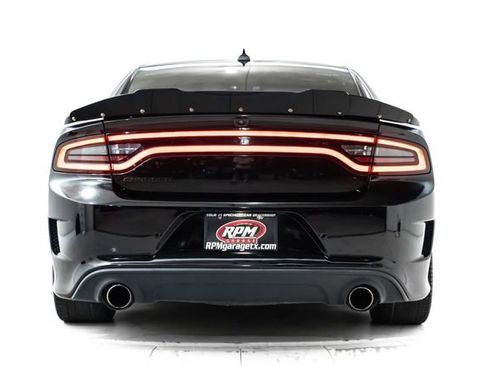 Used 2019 Dodge Charger Scat Pack w/ Dynamics Package RWD image 3