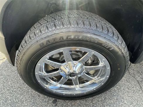 Used 2023 Chevrolet Colorado Trail Boss w/ Technology Package image 11