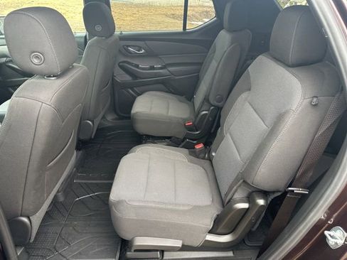 Used 2023 Chevrolet Traverse LT image 23