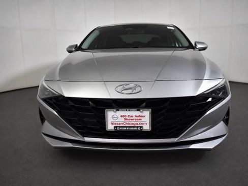 Used 2022 Hyundai Elantra SEL w/ Preferred Accessory Package FWD image 2