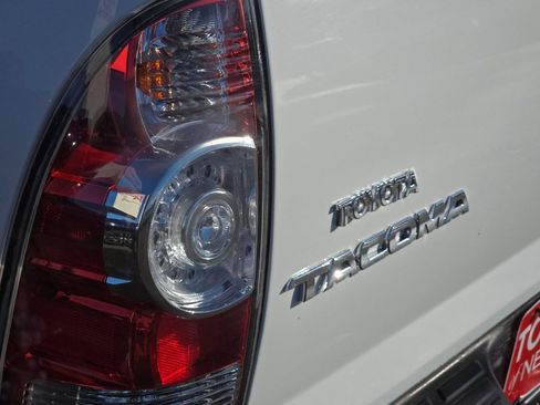 Used 2011 Toyota Tacoma PreRunner image 20