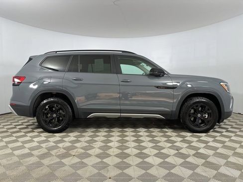 Used 2025 Volkswagen Atlas Peak Edition SE image 8