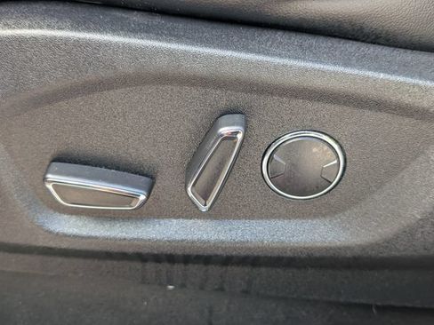 Used 2019 Ford Edge Titanium FWD image 13