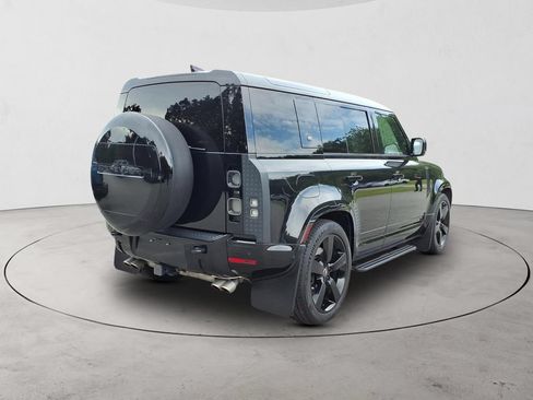 Used 2024 Land Rover Defender 110 V8 AWD/4WD image 5