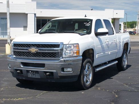 Used 2011 Chevrolet Silverado 2500 LTZ w/ LTZ Plus Package AWD/4WD image 2