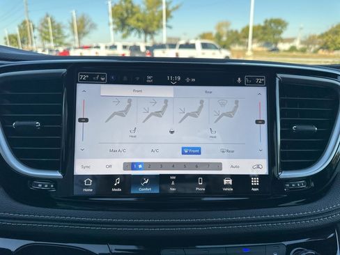 New 2026 Chrysler Pacifica Select image 5