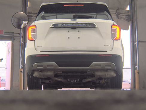 Used 2023 Ford Explorer XLT w/ Equipment Group 202A image 13