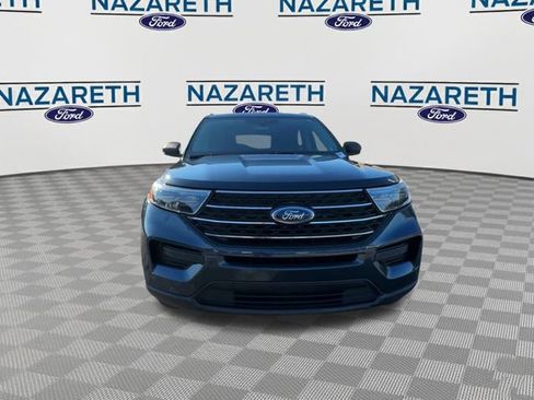 Used 2023 Ford Explorer XLT image 3