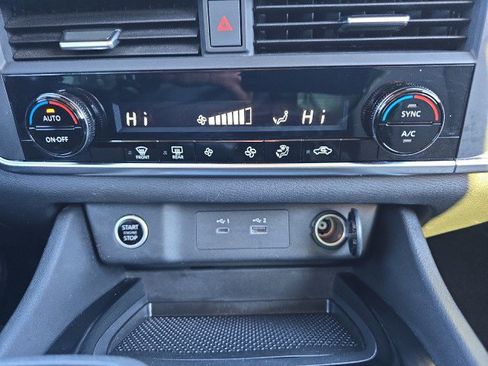 Used 2023 Nissan Rogue SV image 24