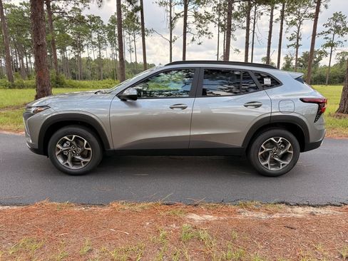 New 2026 Chevrolet Trax LT w/ Driver Confidence Package FWD image 2