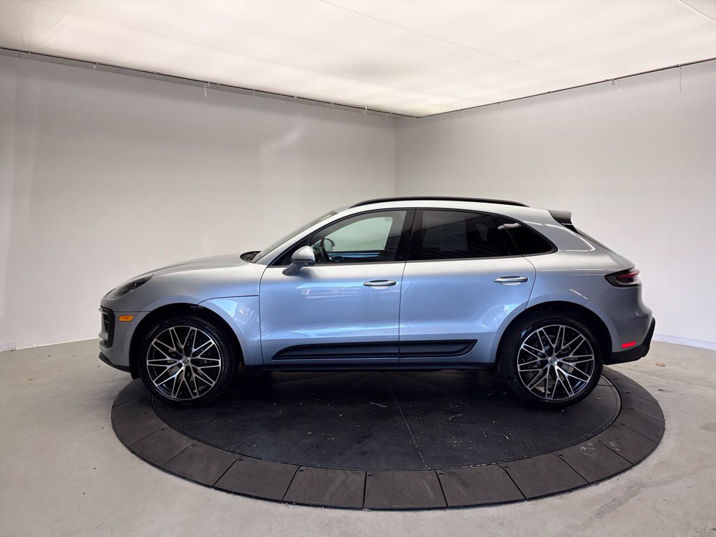 Certified 2026 Porsche Macan AWD/4WD image 2