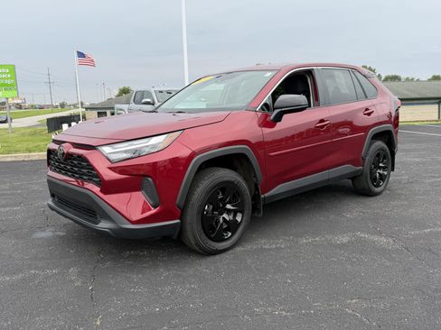 Used 2024 Toyota RAV4 LE AWD/4WD image 5