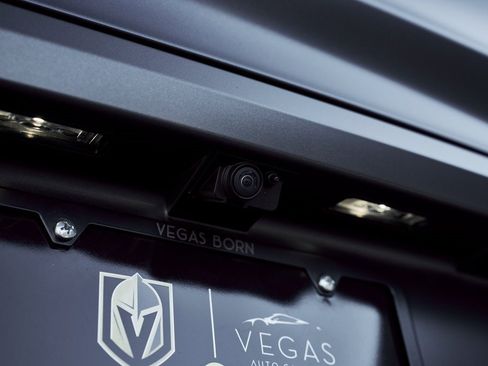 Used 2025 Bentley Bentayga image 14