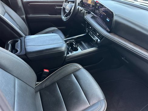 Used 2025 Chevrolet Tahoe Premier RWD image 17