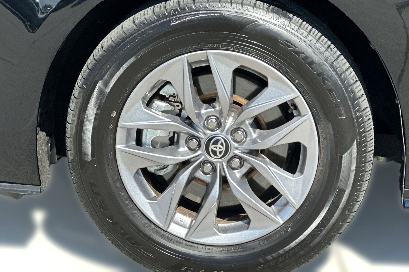 Used 2026 Toyota Sienna XLE FWD image 12
