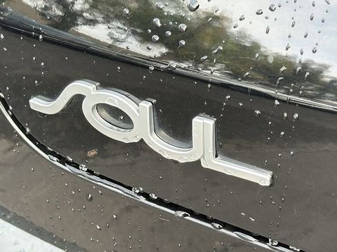 Used 2022 Kia Soul LX image 10