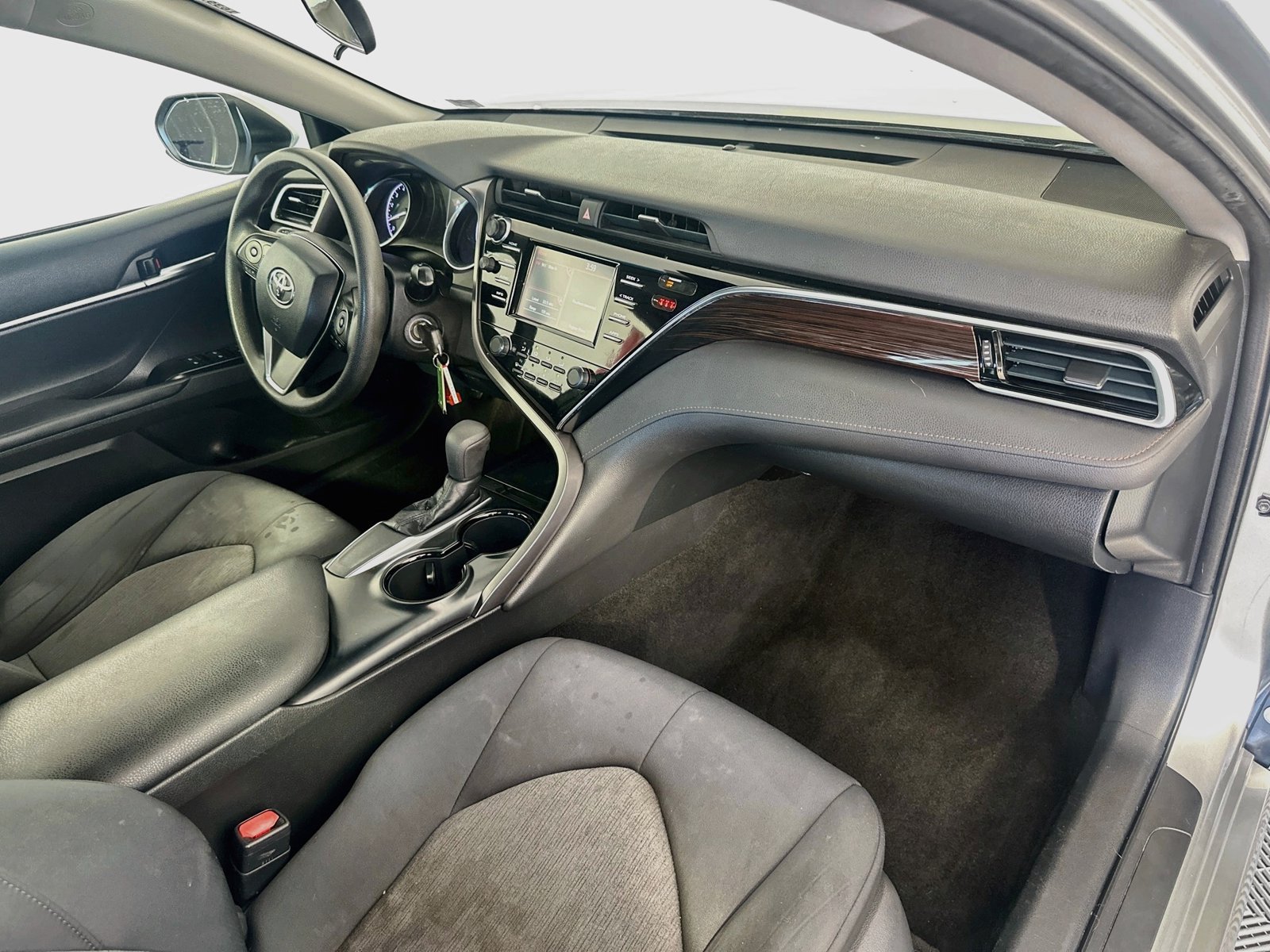 Used 2018 Toyota Camry LE FWD image 26