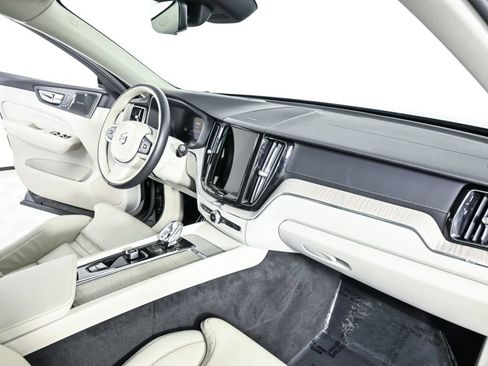 Used 2023 Volvo XC60 B5 Ultimate w/ Climate Package FWD image 26