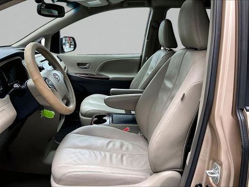 Used 2013 Toyota Sienna XLE FWD image 21