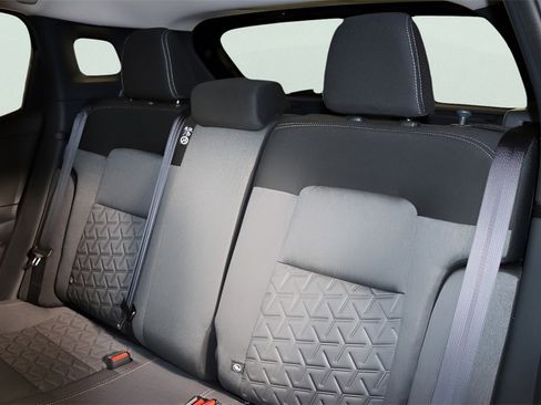 Used 2025 Nissan Kicks SV w/ SV Premium Package image 17