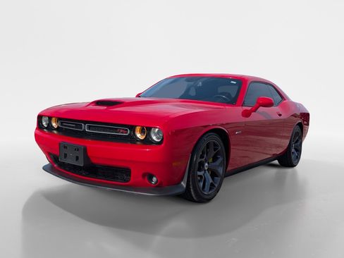 Used 2019 Dodge Challenger R/T RWD image 5