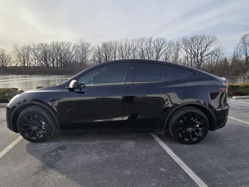 Used 2023 Tesla Model Y Long Range image 10