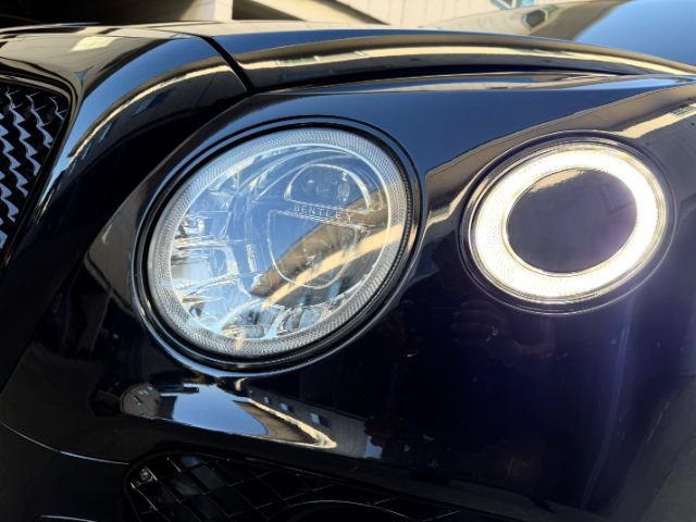 Used 2017 Bentley Bentayga AWD/4WD image 36