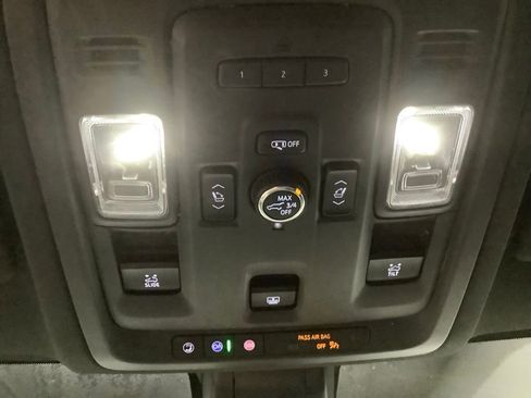 Used 2021 Chevrolet Suburban Z71 w/ Luxury Package AWD/4WD image 22
