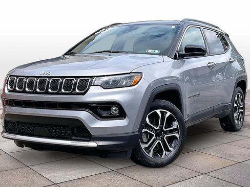 Used 2023 Jeep Compass Limited AWD/4WD image 2