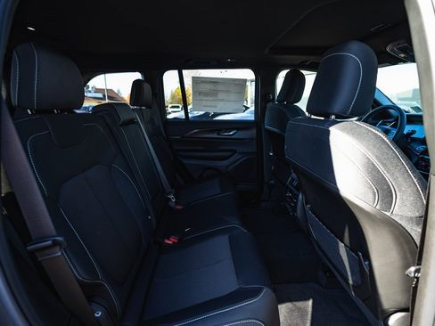 New 2025 Jeep Grand Cherokee Laredo X w/ Trailer Tow Package image 32