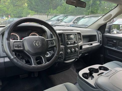 Used 2017 RAM 1500 Express AWD/4WD image 10