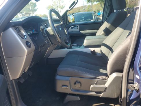 Used 2017 Ford Expedition XLT image 16