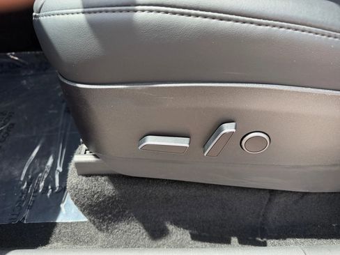 Used 2023 Tesla Model Y Performance AWD/4WD image 17