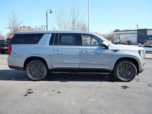 New 2026 GMC Yukon XL Elevation AWD/4WD image 17