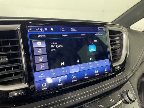 Used 2021 Chrysler Pacifica Touring w/ S Appearance Package FWD image 7