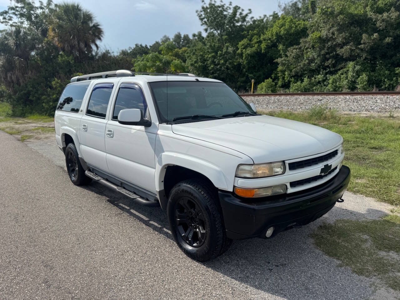 Used 2003 Chevrolet Suburban Z71 AWD/4WD image 2