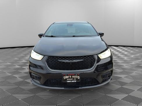 Used 2022 Chrysler Pacifica Touring-L w/ Uconnect Theater Family Group image 8