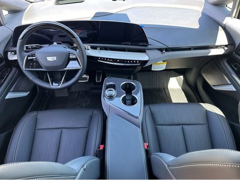 New 2026 Cadillac Optiq Sport 2 w/ LPO, Floor Liner Package AWD/4WD image 27
