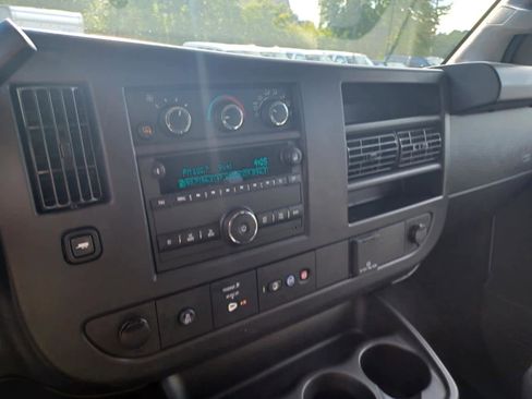 Used 2025 Chevrolet Express 3500 LS w/ Chrome Appearance Package image 10