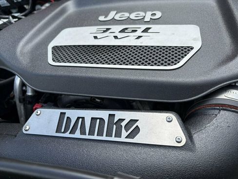 Used 2013 Jeep Wrangler Unlimited Sahara w/ Dual Top Group AWD/4WD image 18