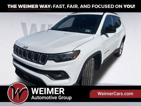 Used 2024 Jeep Compass Latitude AWD/4WD image 1