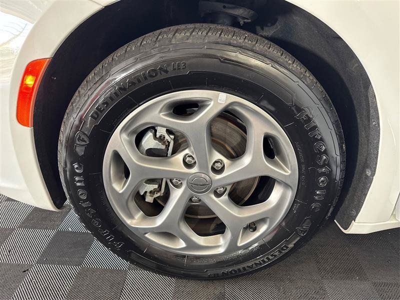 Used 2023 Chrysler Pacifica Limited FWD image 35