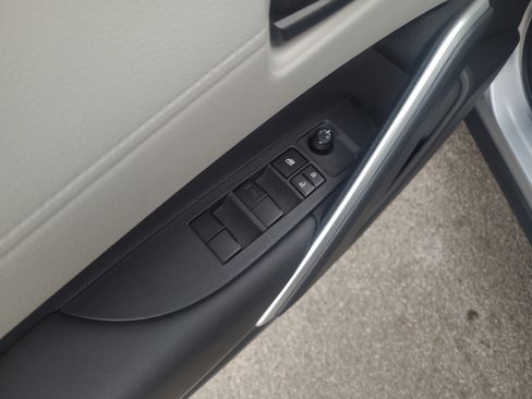 Certified 2023 Toyota Corolla Cross L image 13